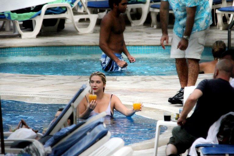 Ke$ha se diverte em hotel no Rio de Janeiro