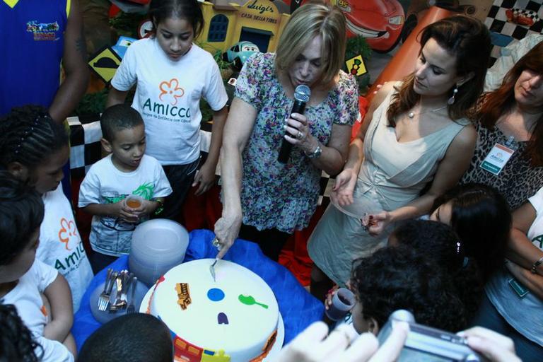 Susana Vieira e Úrsula Corona visitam a Amicca