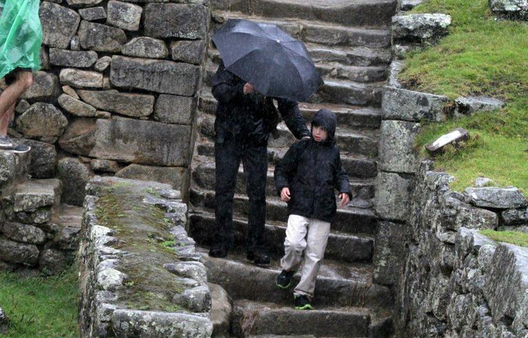 Mick Jagger e Lucas Jagger visitam Machu Picchu