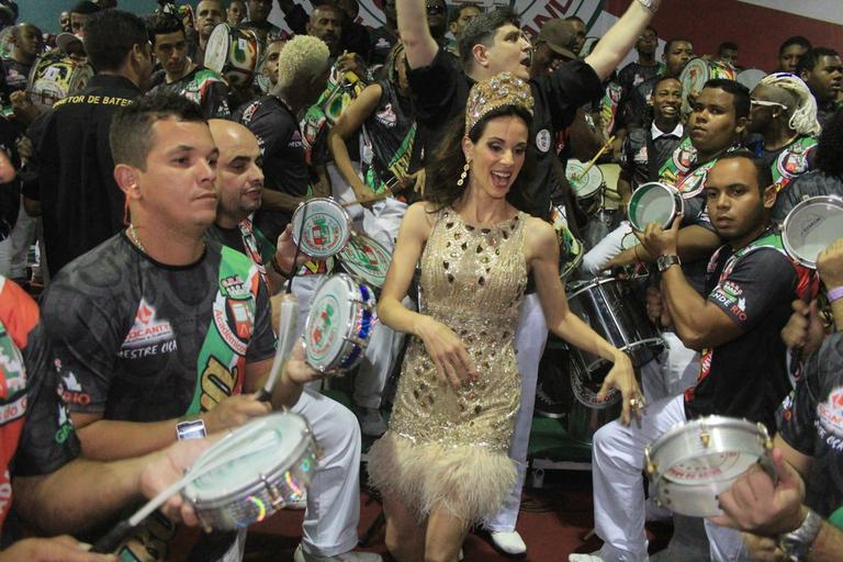 Ana Furtado é coroada rainha de bateria da Grande Rio