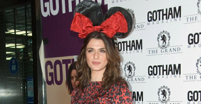 Rachel Weisz, com orelhas de Minnie