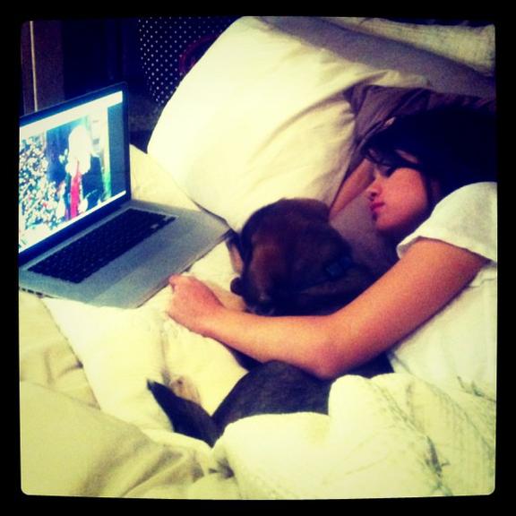 Selena Gomez com o cachorro Bailer