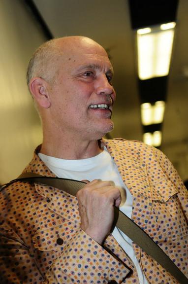 John Malkovich se apresenta em São Paulo