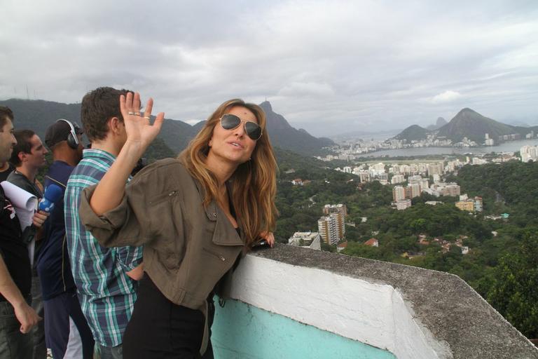 Sabrina Sato grava 'Pânico na TV' na Rocinha, no Rio de Janeiro