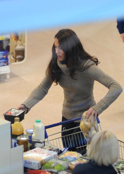 Kate Middleton faz compras saudáveis em supermercado de Londres