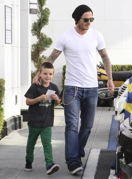 David Beckham faz compra com os filhos em plena Black Friday