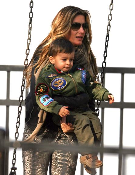 Gisele Bündchen se diverte com o filho, Benjamin