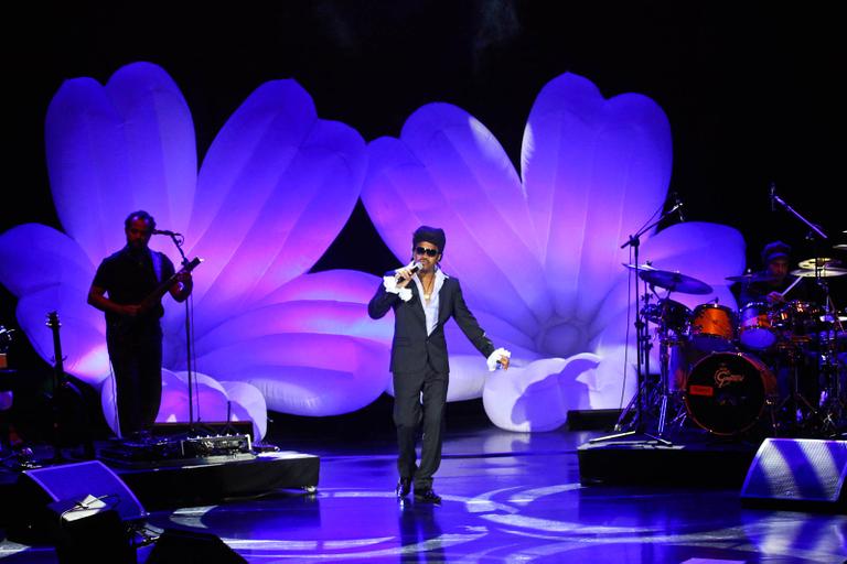 Carlinhos Brown se apresenta em São Paulo