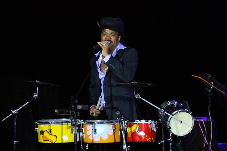 Carlinhos Brown se apresenta em São Paulo