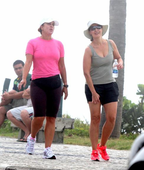 Fátima Bernardes em caminhada matinal 