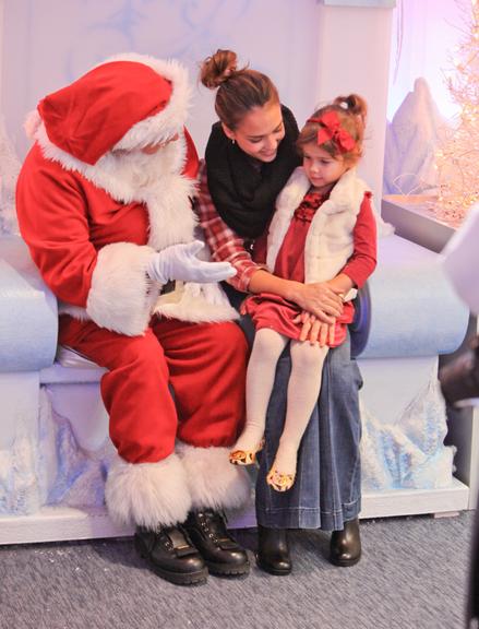 Filha de Jessica Alba pede presentes ao Papai Noel 