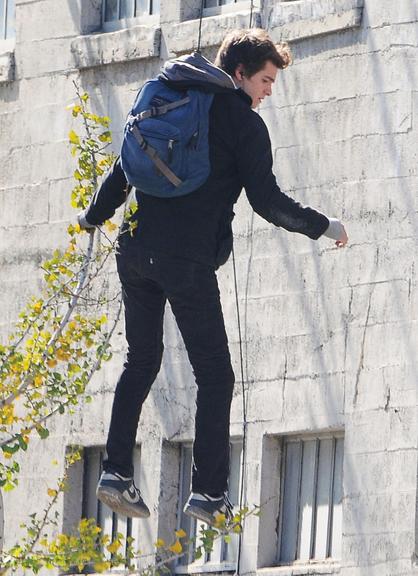 Andrew Garfield roda 'O Espetacular Homem-Aranha' pendurado por cabos de aço