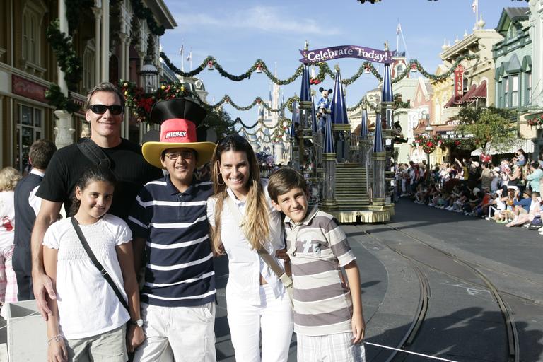 Andrea Guimarães e família na Disney