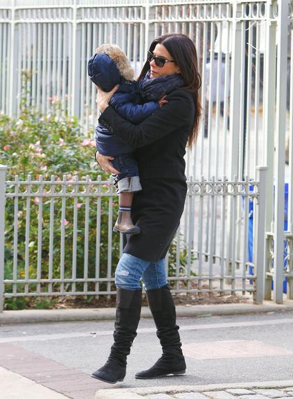 Sandra Bullock com o seu filho Louis em Nova York