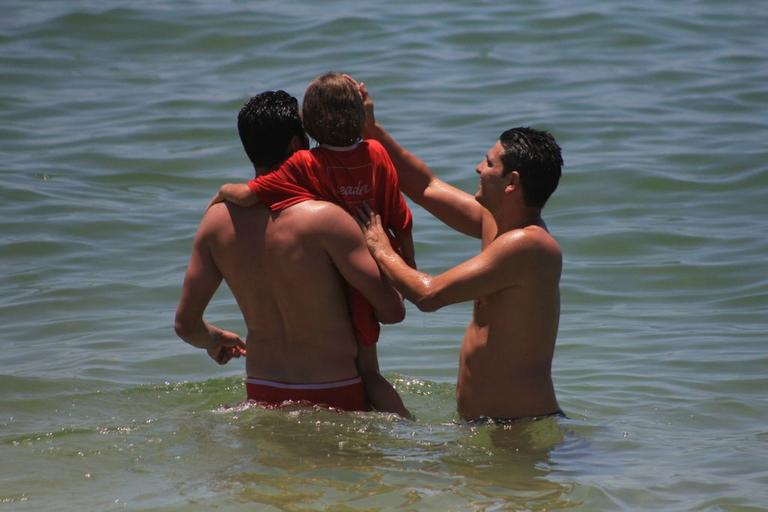 Julio Cesar e Roger curtem praia da Barra da Tijuca