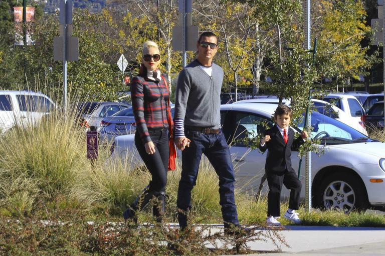 Gwen Stefani, Gavin Rossdale, Kingston e Zuma passeiam no zoológico na véspera do Natal