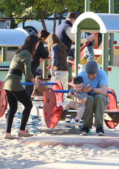 Owen Wilson se diverte com o filho Robert em um parque de Los Angeles