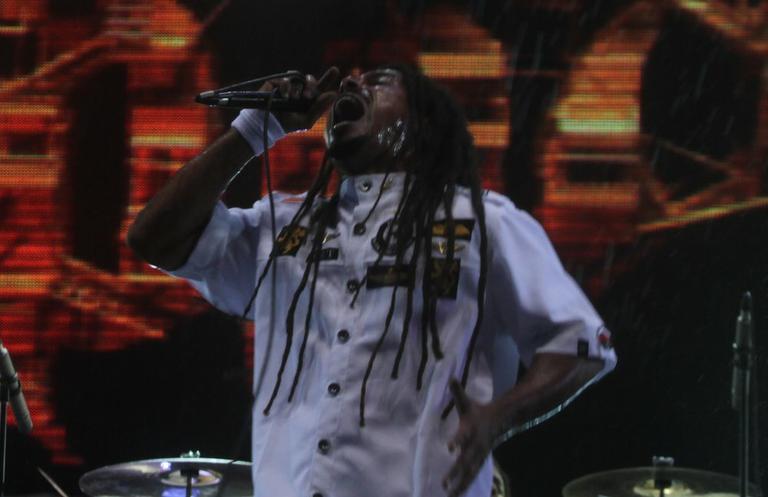 O Rappa, Latino e Beth Carvalho fazem show no Ano Novo de Copacabana, comandado por Otaviano Costa