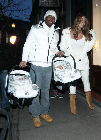 Mariah Carey com seu marido, Nick Cannon, e os filhos na noite de Réveillon, em Aspen