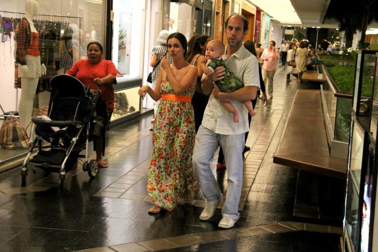 Miriam Freeland com Roberto Bomtempo e o filho Miguel