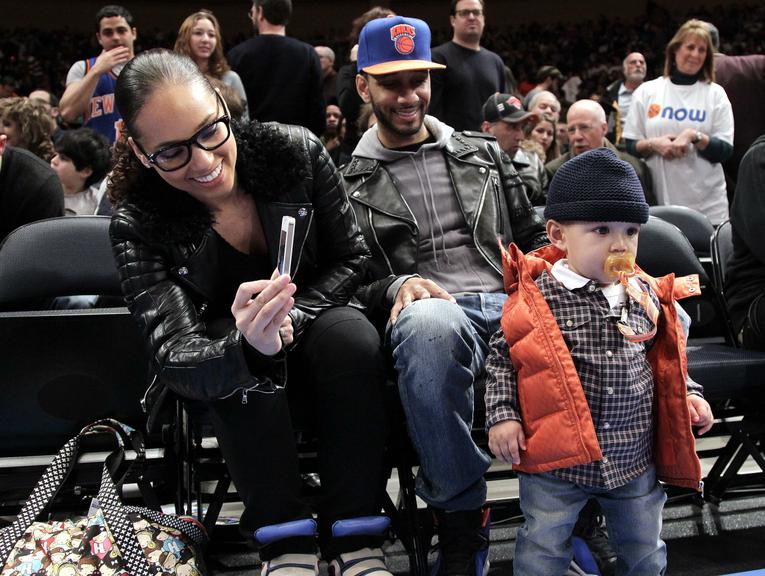 Egypt, filho de Alicia Keys e Swizz Beatz, rouba a cena em jogo de basquete