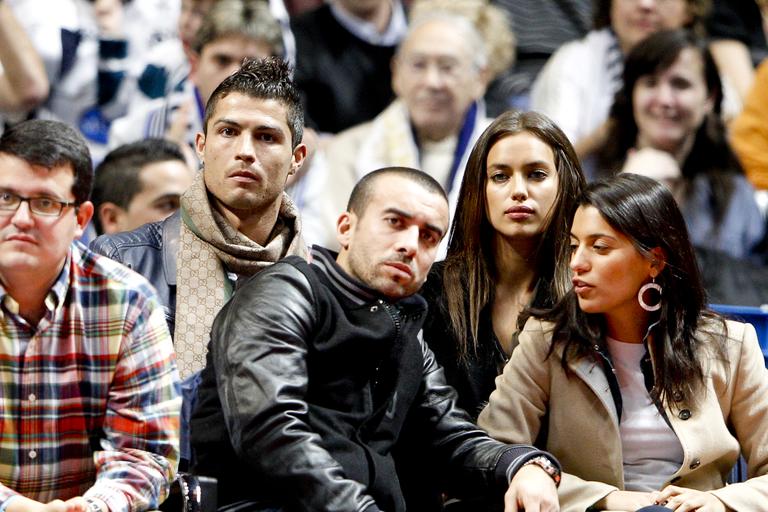 Cristiano Ronaldo e Irina Shayk torcem pelo Real Madrid no basquete