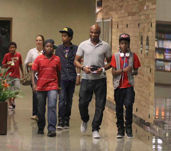 Anderson Silva com os filhos