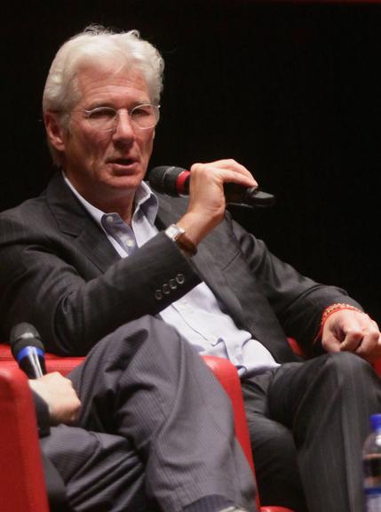 Richard Gere carrega cristais para lhe dar sorte