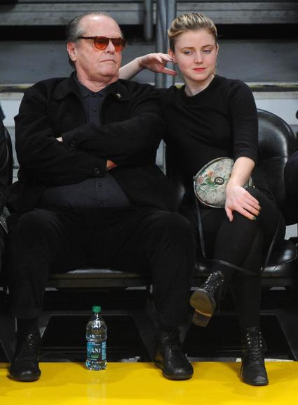 Jack Nicholson e filha Lorraine se divertem em jogo dos Lakers