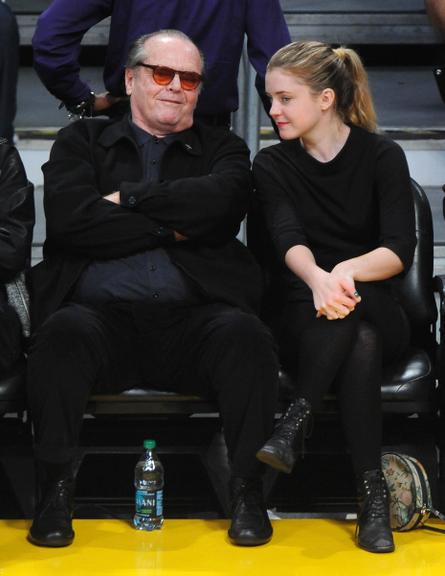 Jack Nicholson e filha Lorraine se divertem em jogo dos Lakers