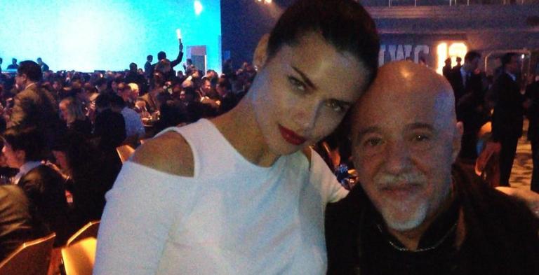 Adriana Lima realiza sonho: conhecer Paulo Coelho