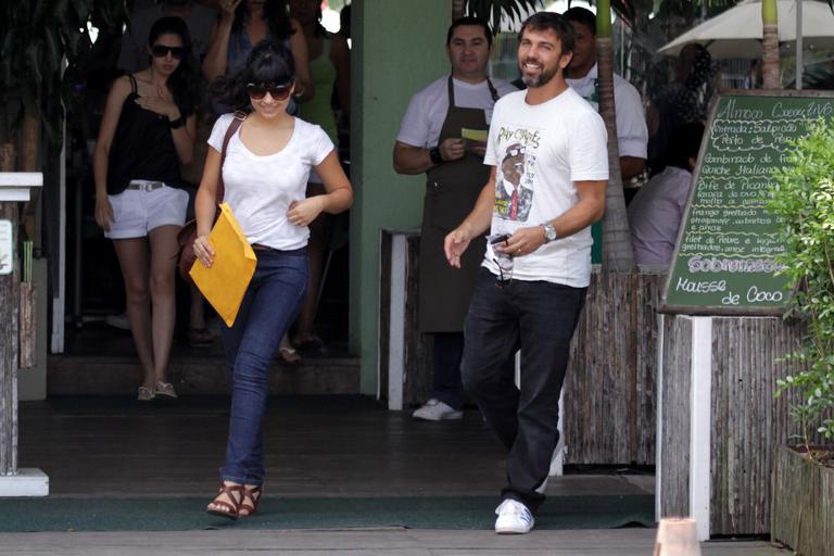 Vanessa Giácomo e Marcelo Faria conversam durante encontro na Barra da Tijuca