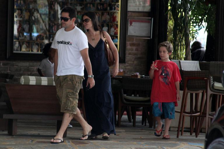 Murilo Benício, Andrea de Souza Dantas, e o filho Pietro