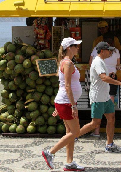 Luana Piovani caminhada no Rio de Janeiro