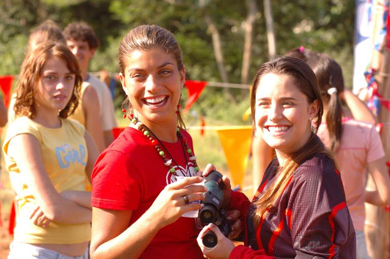 Fernanda Vasconcellos estreou na televisão como Betina e contracenou com Joana Balaguer. As duas disputaram o amor do personagem Bernardo, vivido por Thiago Rodrigues