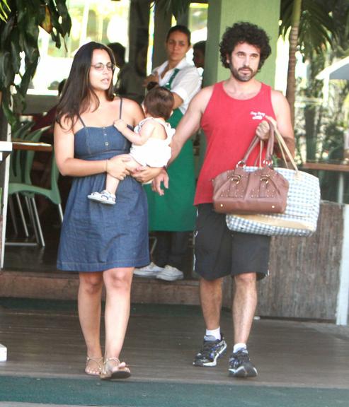 Eriberto Leão com a família em restaurante no Rio