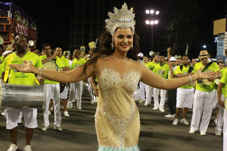 Luiza Brunet brilha em ensaio técnico da Imperatriz Leopoldinense