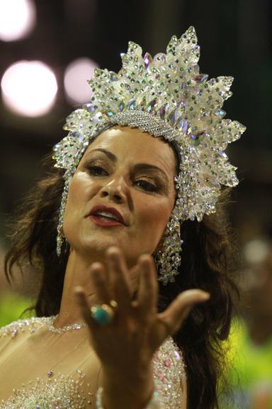 Luiza Brunet brilha em ensaio técnico da Imperatriz Leopoldinense