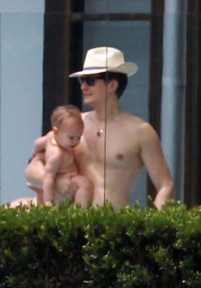 Orlando Bloom e Miranda Kerr de férias com o filho Flynn na Austrália