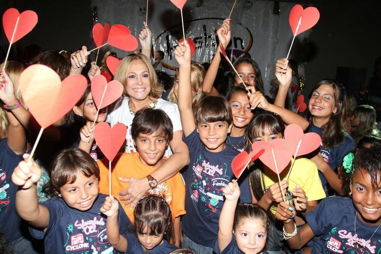 Susana Vieira vira madrinha de desfile infantil no Rio