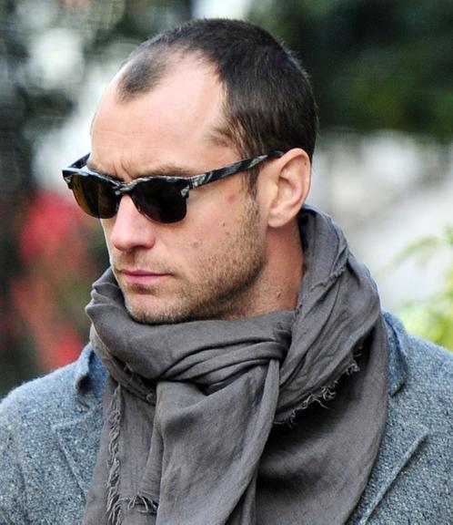  Jude Law está ficando careca