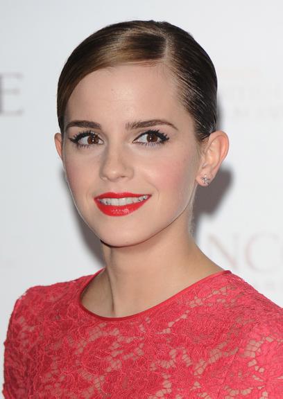 Emma Watson: sexy com vestido transparente de renda