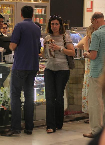 William Bonner e Fátima Bernardes vão a cinema em shopping no Rio de Janeiro