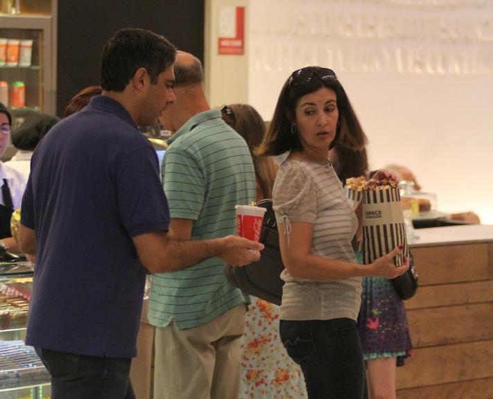 William Bonner e Fátima Bernardes vão a cinema em shopping no Rio de Janeiro