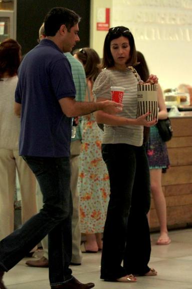 William Bonner e Fátima Bernardes vão a cinema em shopping no Rio de Janeiro