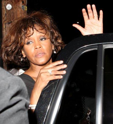 Whitney Houston é clicada por paparazzi dez dias antes de sua morte