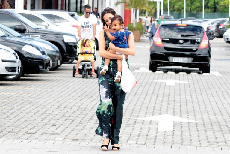 Tânia Khalill com o marido Jair Oliveira e as filhas Laura e Isabela