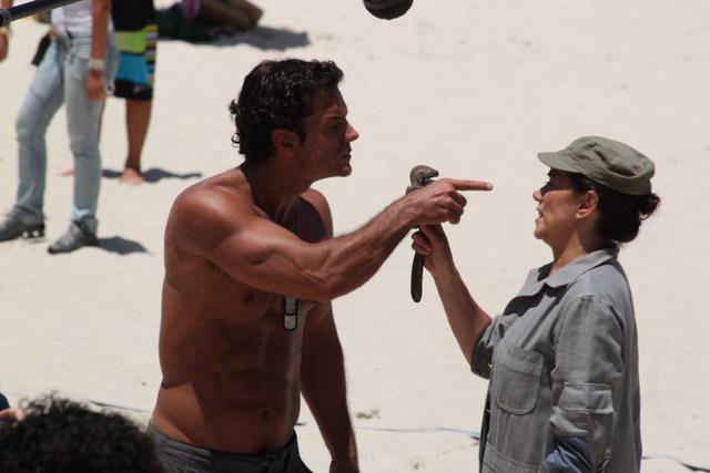 Carolina Dieckmann e Lília Cabral gravam cena de briga com Carlos Machado