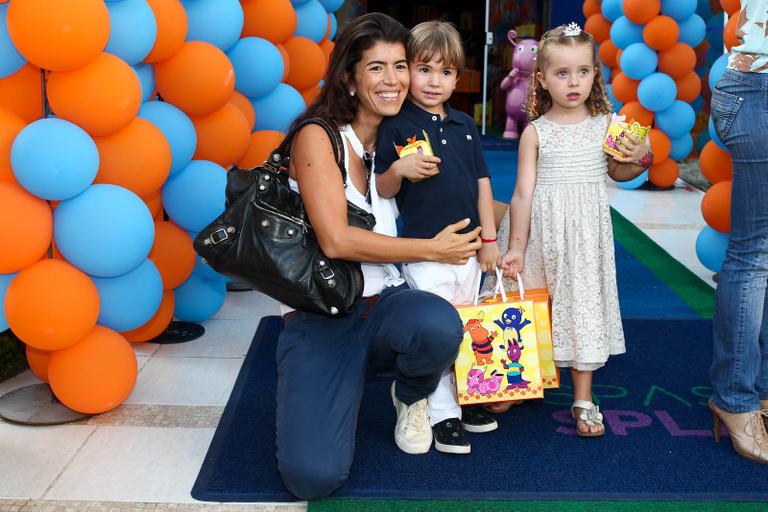 Rossana Fittipaldi com o filho e a afilhada