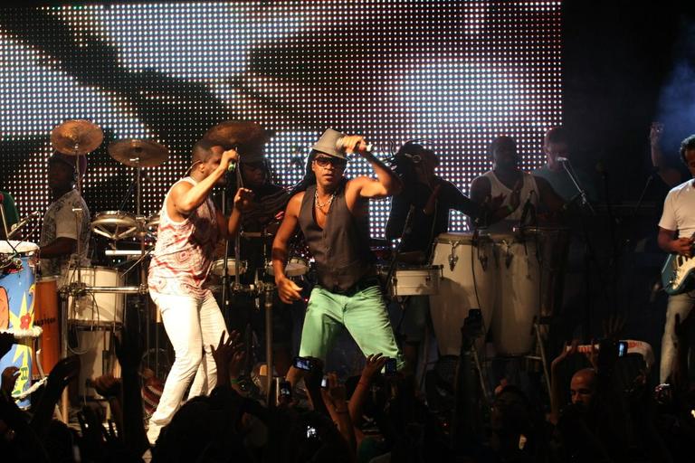 Carlinhos Brown se apresenta em Salvador